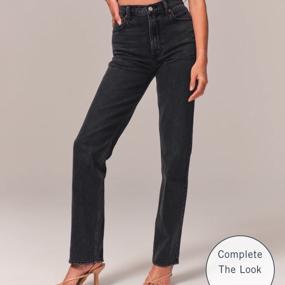 Abercrombie 90s Ultra High Rise Straight Jeans in black size 2 or 26